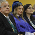 Sonia Martínez, en el centro, durante el acto ayer. FERNANDO OTERO