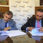 José Miguel Palazuelo y José Manuel Toral, ayer en La Bañeza. DL