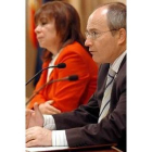 El ministro de Industria acompañado de la ministra de Medio Ambiente