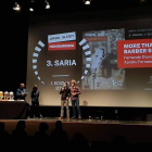 Xandru Fernández y Fernando Otero, este domingo al recoger el premio en el festival. DL