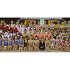 Las gimnastas del Ritmo (alevín, infantil y sénior) junto a las representantes de los clubes Distrito III de Madrid, Maniotas de Vigo y La Victoria de Valladolid