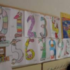 El colegio cuelga de sus paredes trabajos gráficos en francés