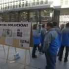 Trabajadores de Sintel en una de sus últimas concentraciones ante el Ayuntamiento de León