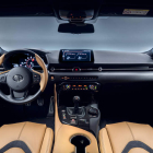 Toyota ha rediseñado la consola central del GR Supra, ajustando el recorrido de la palanca de cambios. TYT