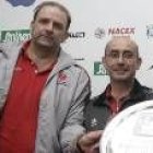 Los técnicos de los dos equipos: Cabanas a la izquierda y Jordi Ribera