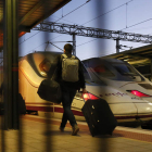 Trenes del segmento de los de alta velocidad en la estación leonesa. FERNANDO OTERO