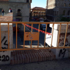 Detalle de los destrozos de la muralla tardorromana en el tramo paseable que discurre por la calle Ruiz de Salazar. DL