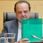 Mario Amilivia, este lunes en la Comisión de Economía de las Cortes. LETICIA PÉREZ