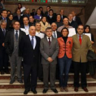 El alcalde, con los establecimientos acreditados y representantes del sector turístico.