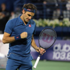 Roger Federer celebra un punto en la final del torneo de Dubái.