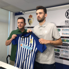 Andoni López fue presentado como nuevo jugador de la SD Ponferradina. DL