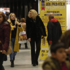 La Feria de Productos de León cerró anoche después de cuatro días de éxito y afluencia de clientes; el evento reúne lo mejor del tejido artesanal leonés. FERNANDO OTERO
