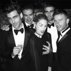 Jon Kortajarena posa con un grupo de amigos, entre los que destaca Amaia Salamanca, en el 33 cumpleaños de Marta Ortega, en Londres.