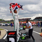 Hamilton celebra en Silverstone.