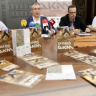 El concejal de Deportes, López Benito, junto a los patrocinadores.