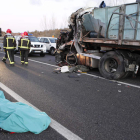 Panorámica que presentaba la zona donde se produjo el accidente instantes después de llegar las asistencias.