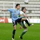 El jugador del Atlético Astorga Ivi Vales se mostró muy combativo a lo largo del encuentro disputado frente al Racing de Ferrol