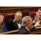 Los diputados de Ciudadanos gesticulan durante una de las intervenciones del ministro de Cultura, Íñigo Méndez de Vigo. BALLESTEROS