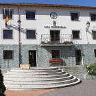 Imagen del exterior de la casa consistorial de Páramo del Sil, en imagen de archivo. L. DE LA MATA