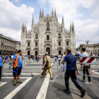 Operarios preparan el exterior de la plaza del Duomo's de Milán. MOURAD BALTI TOUATI