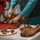 Cecina de chivo en la tradicional feria de Vegacervera. F. OTERO