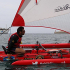 Quico Taronjí, con su kayak trimarán en Ceuta.