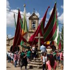 La talla de san Esteban, patrono de Luyego, se retira al finalizar la procesión en el Santuario de Nuestra Señora de los Remedios. SARA CAMPOS