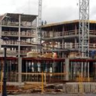 Obras de construcción de un complejo de viviendas siatuadas en Cedeira en el 2004