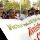 Alberto González de CC.OO. León, en la concentración ante el ministerio