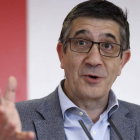 Patxi López durante una rueda de prensa, en una imagen de archivo. EMILIO NARANJO