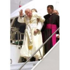 El Papa, Juan Pablo II, en su llegada ayer a Toronto
