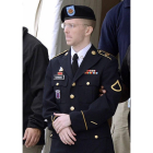 El soldado del Ejército de Estados Unidos Bradley Manning a su salida de los juzgados de Fort George G. Meade, Maryland, EE UU
