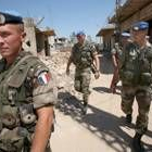 Cascos azules franceses patrullan el poblado libanés de Saddikeen