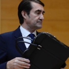 El consejero de Medio Ambiente, Vivienda y Ordenación del Territorio, Juan Carlos Suárez-Quiñones, comparece ante la Comisión de Economía y Hacienda de las Cortes