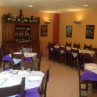 El Menú del Día del restaurante La Cueva tiene un precio de 12 euros. De su carta destacan raciones como el pulpo, los calamares o los pimientos con anchoas.