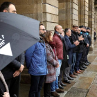 La corporación municipal de Santiago de Compostela guardó ayer un minuto de silencio. XOÁN REY