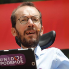 El secretario de Organización de Podemos, Pablo Echenique, durante su intervención en el acto central de campaña de Unidos Podemos para las próximas elecciones generales, en Zaragoza.