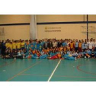 Imagen de familia del centenar de participantes en el Torneo Internacional.