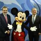 El presidente de Telefónica, Luis Miguel Gilpérez, y el consejero delegado de Disney España, Simón Amselem.