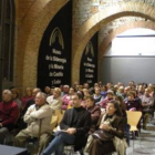 Los escritores José María Meríno y Ernesto Escapa, durante la conferencia el pasado viernes.