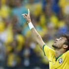 Neymar celebra uno de los goles del partido inaugural del Mundial.