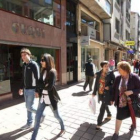 La calle del Cristo, en Ponferrada, llena de gente.