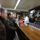 Manuel, Fernando, Norberto, su padre Isidro, Quique, Berta, Zohra y Carlos.