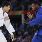 Popole Misenga, durante el combate que perdió con un judoca surcoreano.