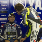Rossi habla con Lorenzo, antes del ensayo matinal de hoy en Assen.