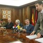 El concejal de Urbanismo prepara la documentación para la firma del convenio entre ambas partes