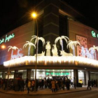Sin que todavía haya declinado el mes de diciembre, El Corte Inglés de León ya luce iluminación navi
