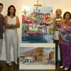 Los miembros del jurado, junto a las obras premiadas.