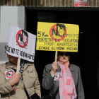 Vecinos de Villaquilambre manifestándose en contra de la incineradora de biomasa en una imagen de archivo.