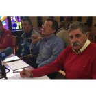 Ángel Iglesias, Santiago Gordón, Arsenio García y Manuel Ortiz, ayer explicando la situación.